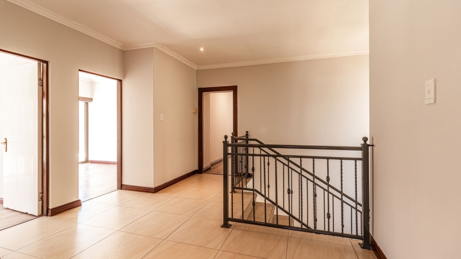 5 Bedroom Property for Sale in Aspen Hills Gauteng