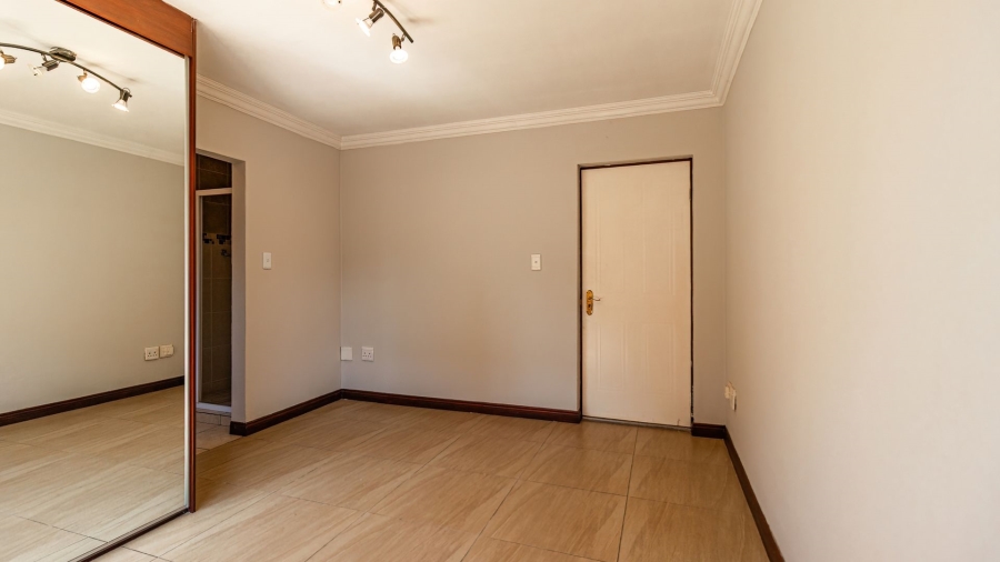 5 Bedroom Property for Sale in Aspen Hills Gauteng