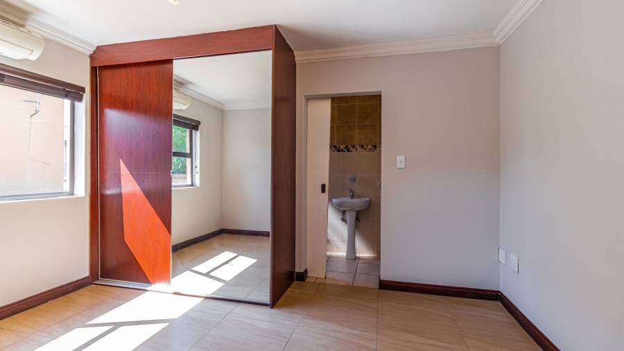 5 Bedroom Property for Sale in Aspen Hills Gauteng