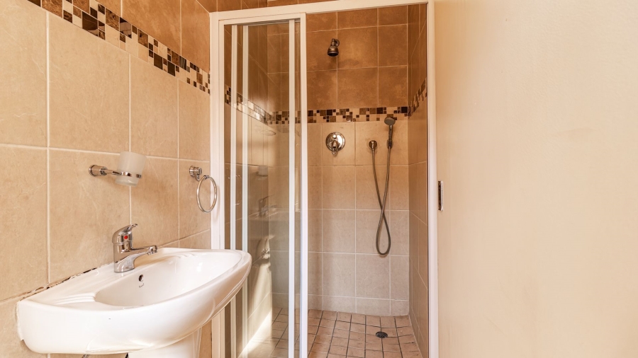 5 Bedroom Property for Sale in Aspen Hills Gauteng