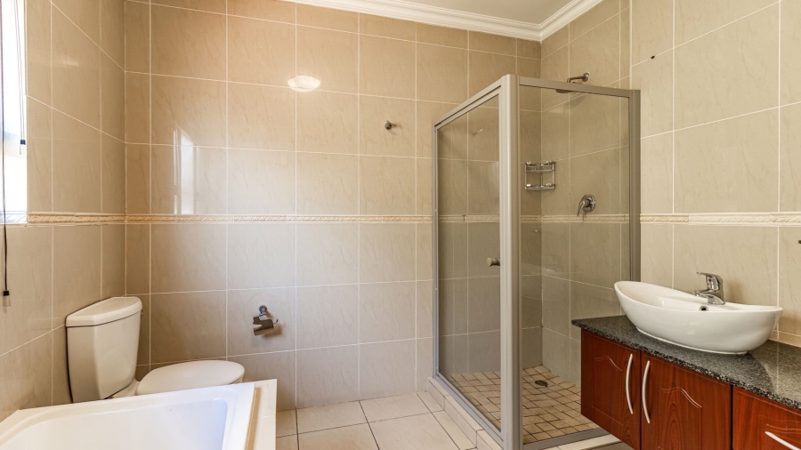 5 Bedroom Property for Sale in Aspen Hills Gauteng