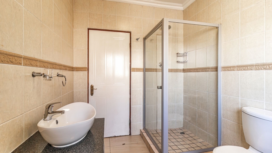 5 Bedroom Property for Sale in Aspen Hills Gauteng