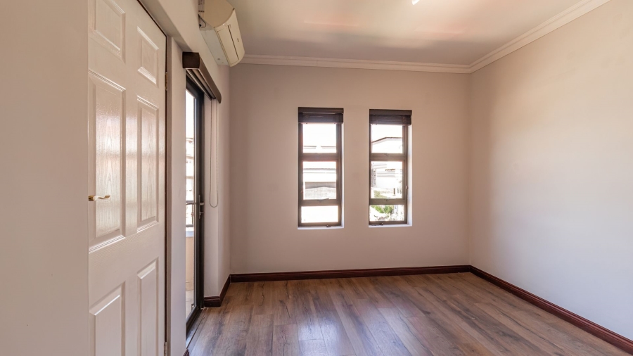 5 Bedroom Property for Sale in Aspen Hills Gauteng