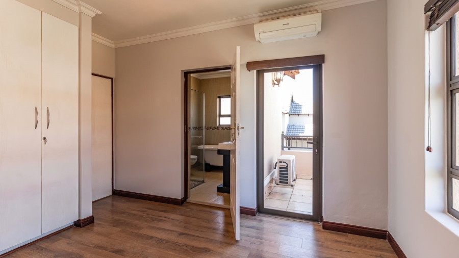 5 Bedroom Property for Sale in Aspen Hills Gauteng