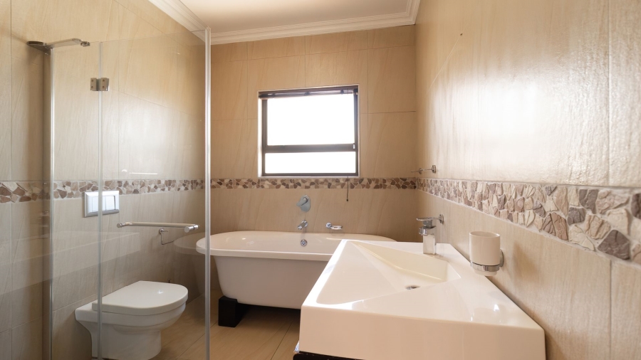 5 Bedroom Property for Sale in Aspen Hills Gauteng
