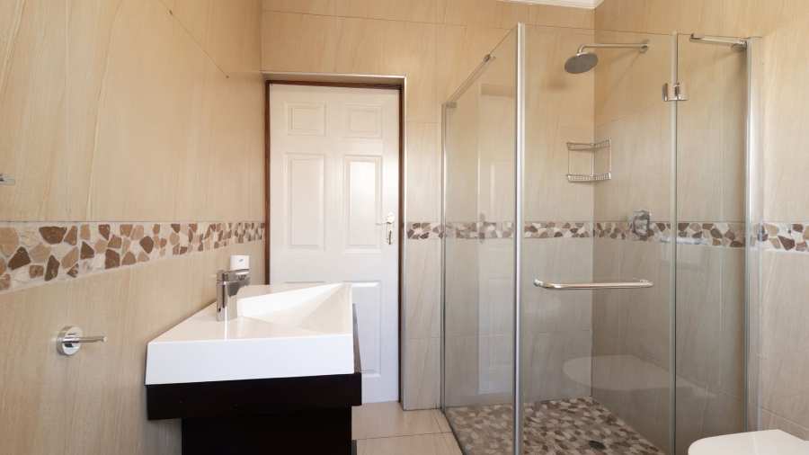 5 Bedroom Property for Sale in Aspen Hills Gauteng