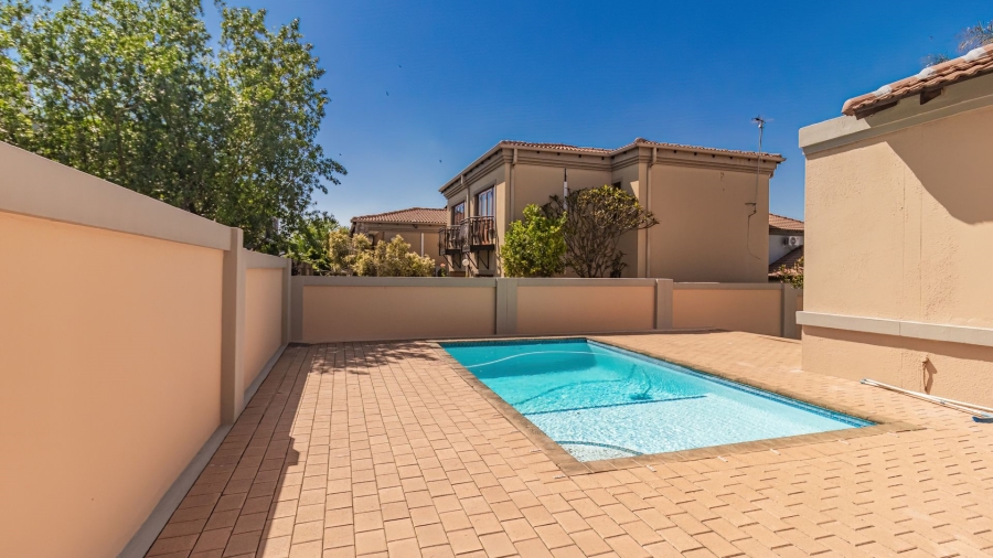 5 Bedroom Property for Sale in Aspen Hills Gauteng