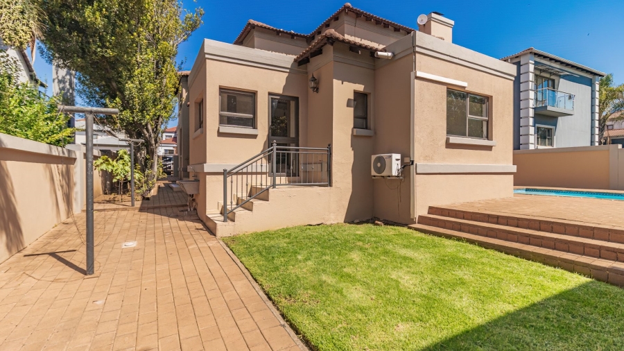 5 Bedroom Property for Sale in Aspen Hills Gauteng