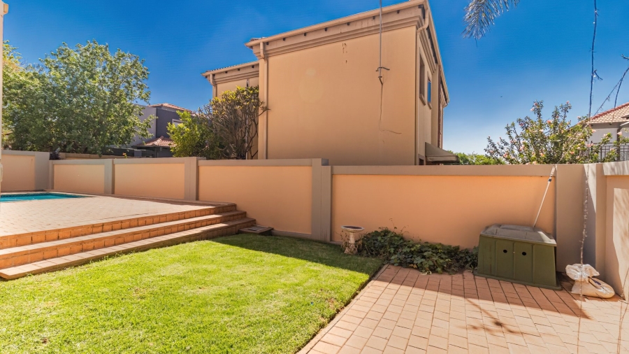 5 Bedroom Property for Sale in Aspen Hills Gauteng
