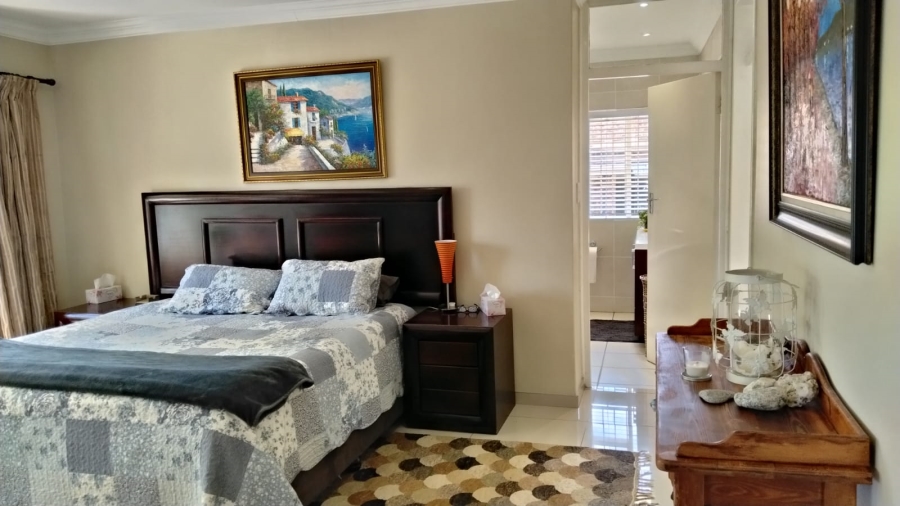 5 Bedroom Property for Sale in Chancliff A H Gauteng