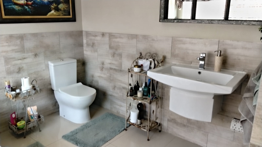5 Bedroom Property for Sale in Chancliff A H Gauteng
