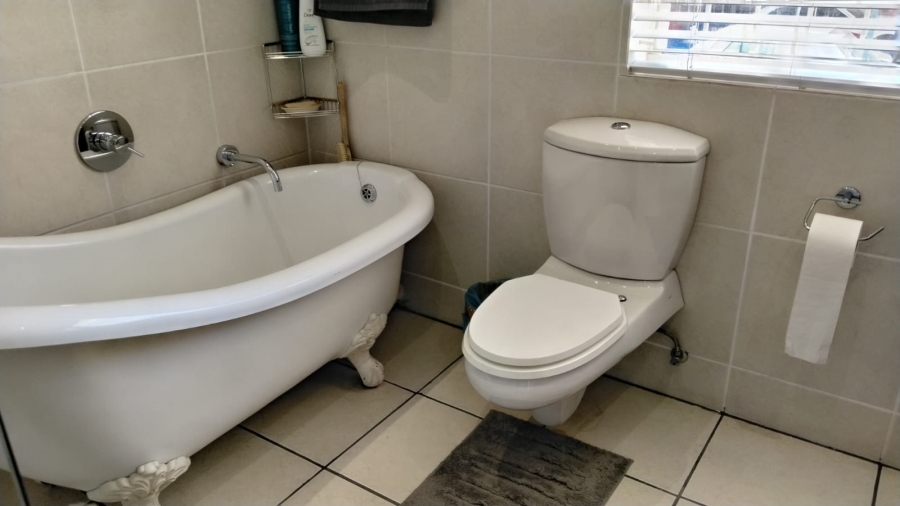 5 Bedroom Property for Sale in Chancliff A H Gauteng