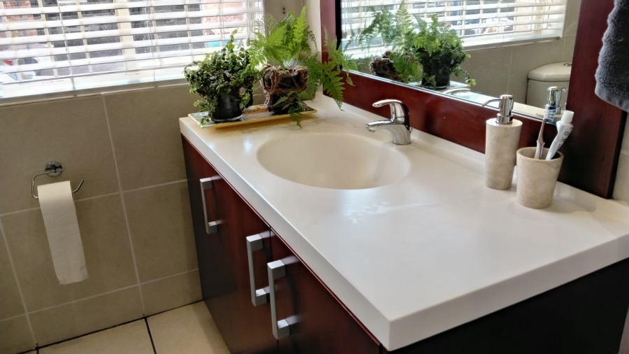 5 Bedroom Property for Sale in Chancliff A H Gauteng