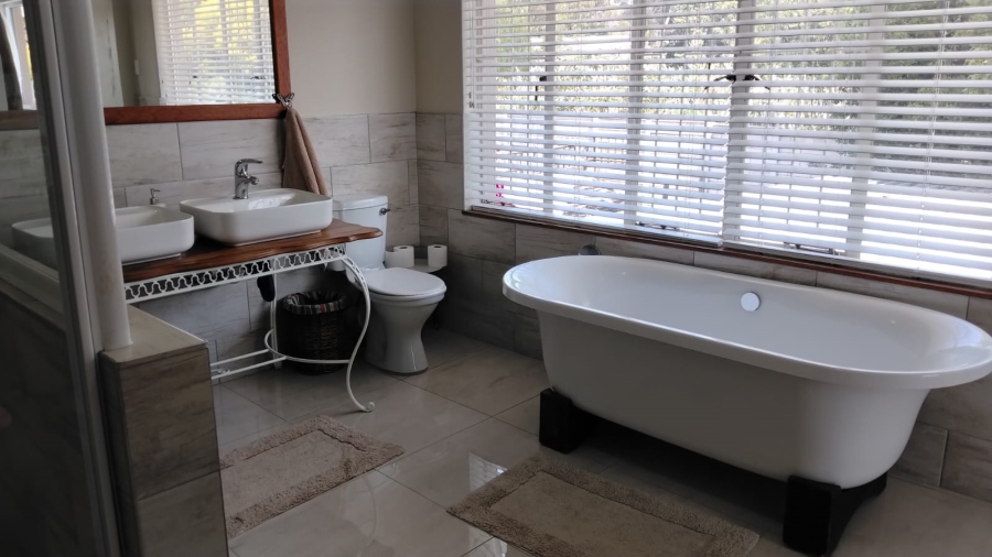 5 Bedroom Property for Sale in Chancliff A H Gauteng