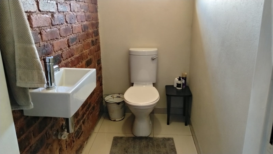 5 Bedroom Property for Sale in Chancliff A H Gauteng