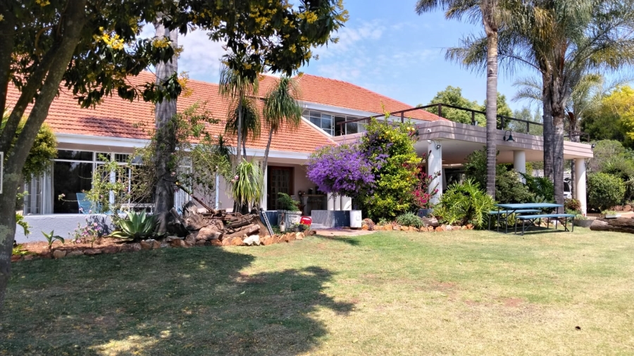 5 Bedroom Property for Sale in Chancliff A H Gauteng