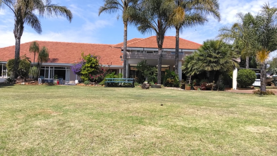 5 Bedroom Property for Sale in Chancliff A H Gauteng