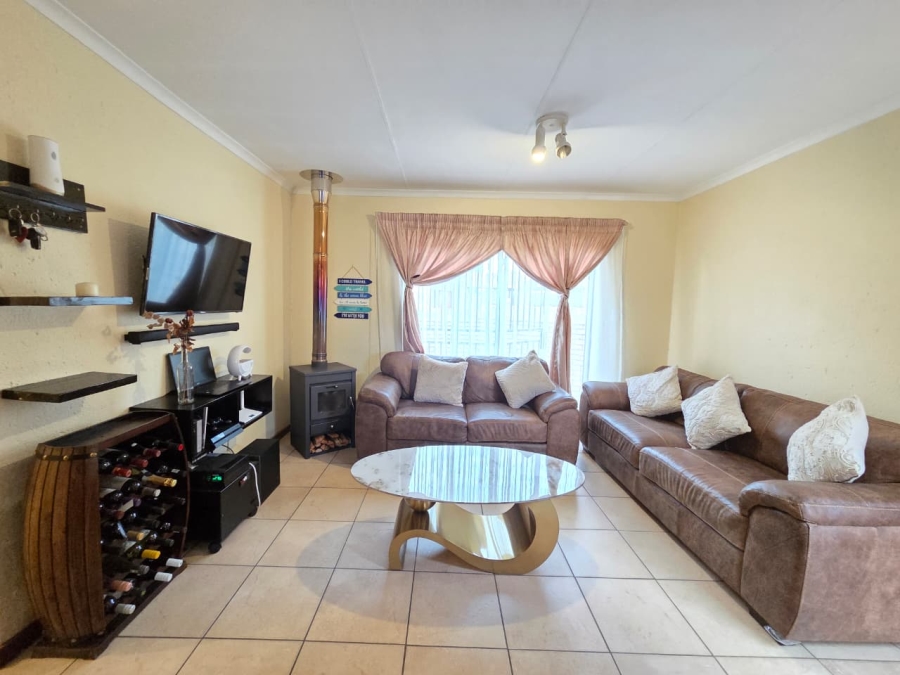 2 Bedroom Property for Sale in Greenhills Gauteng