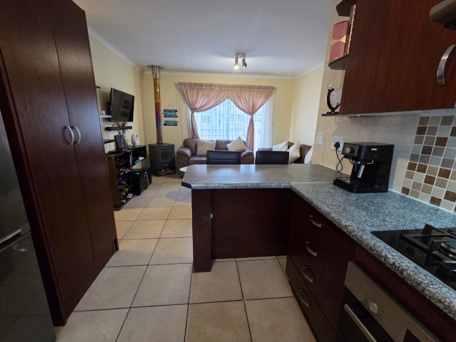 2 Bedroom Property for Sale in Greenhills Gauteng