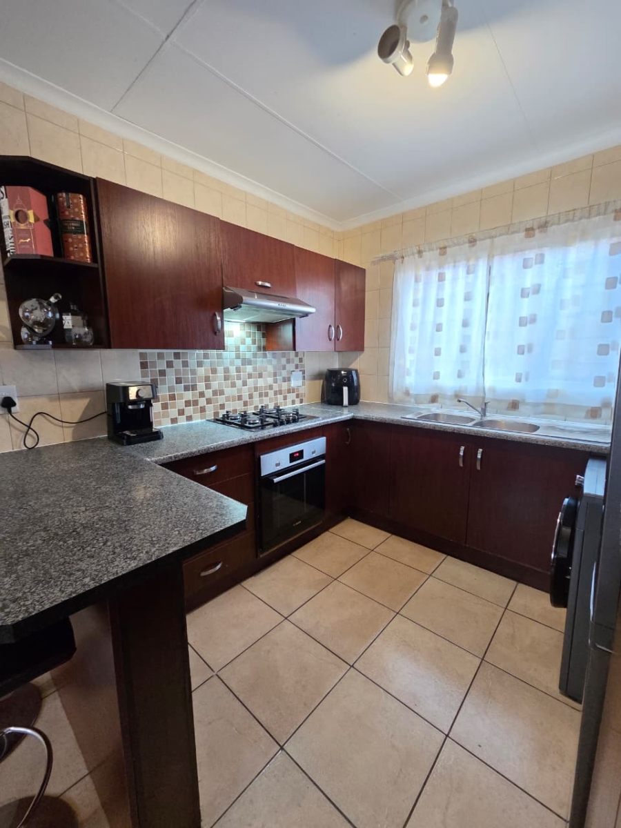 2 Bedroom Property for Sale in Greenhills Gauteng