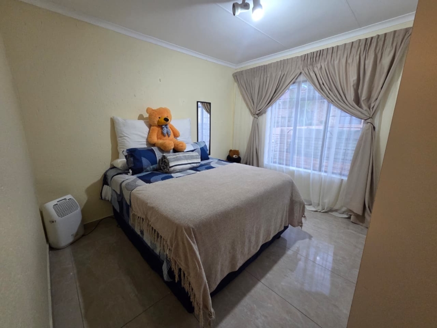 2 Bedroom Property for Sale in Greenhills Gauteng