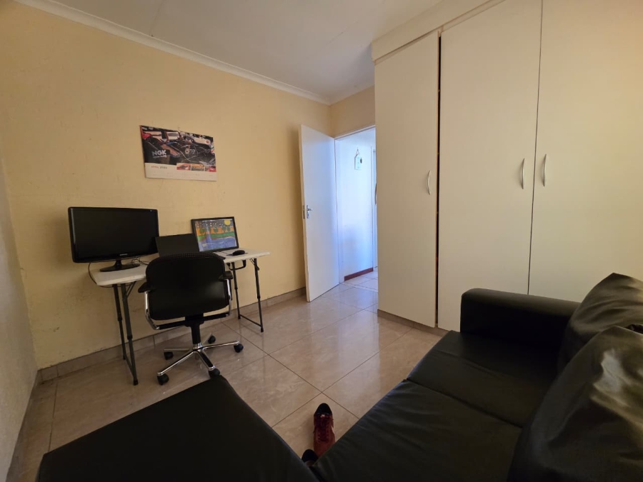 2 Bedroom Property for Sale in Greenhills Gauteng
