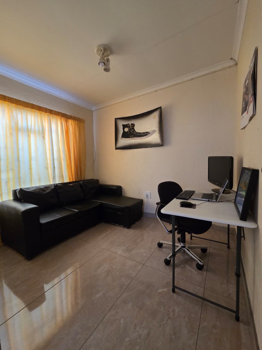 2 Bedroom Property for Sale in Greenhills Gauteng