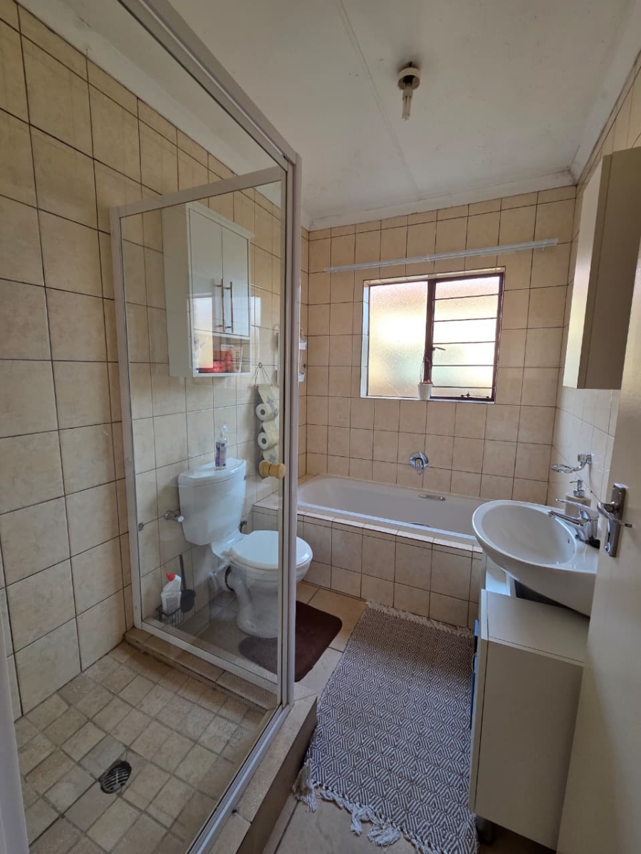 2 Bedroom Property for Sale in Greenhills Gauteng