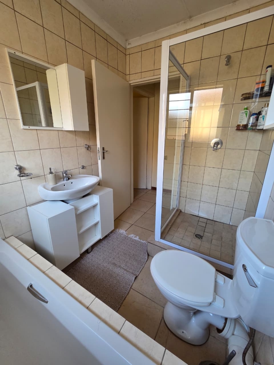 2 Bedroom Property for Sale in Greenhills Gauteng