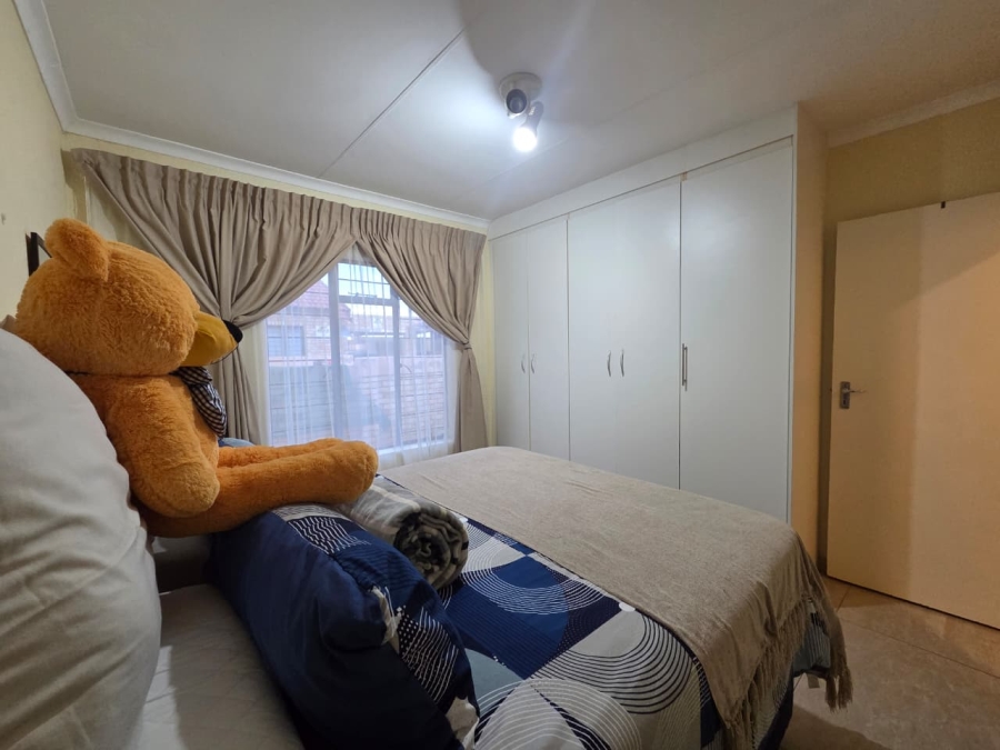 2 Bedroom Property for Sale in Greenhills Gauteng
