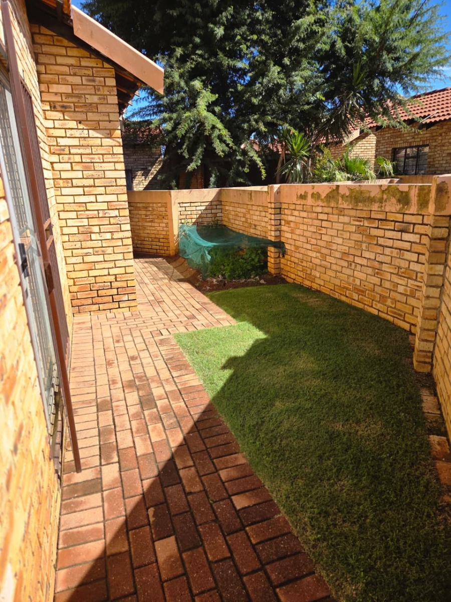 2 Bedroom Property for Sale in Greenhills Gauteng