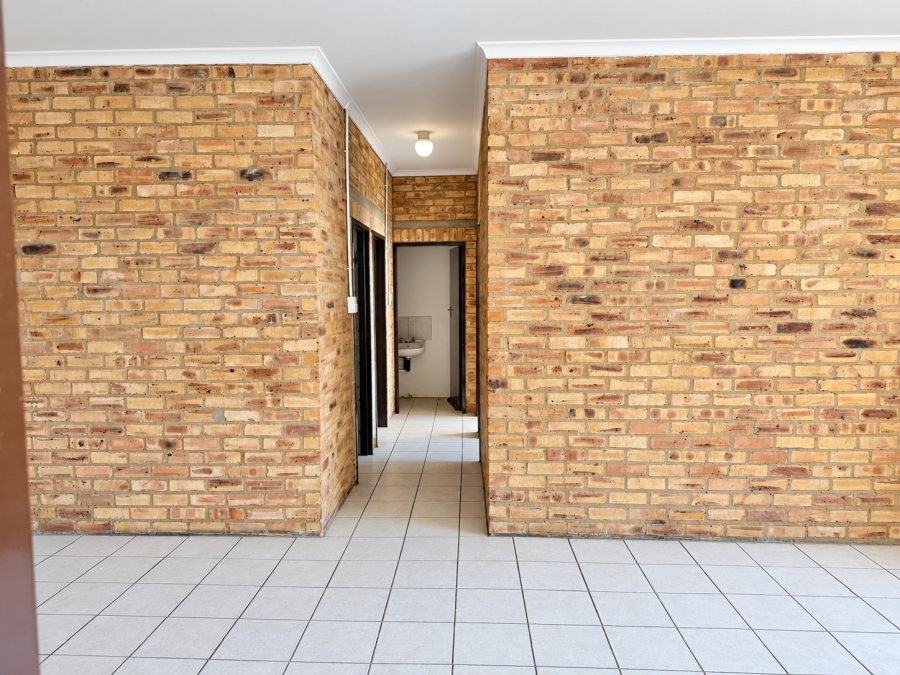 To Let 3 Bedroom Property for Rent in Troyeville Gauteng