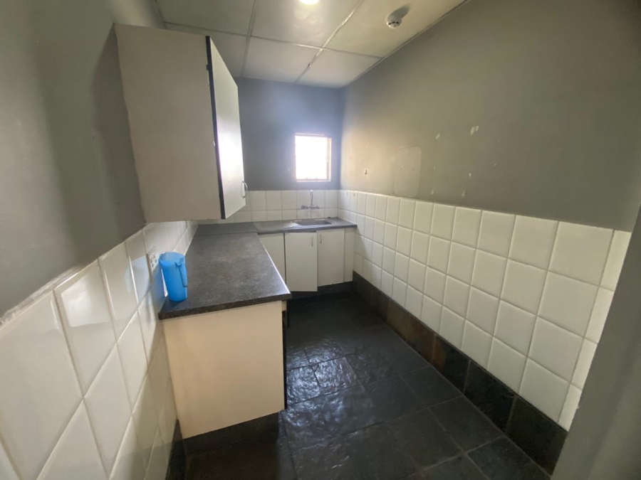 To Let Commercial Property for Rent in Randjespark Gauteng