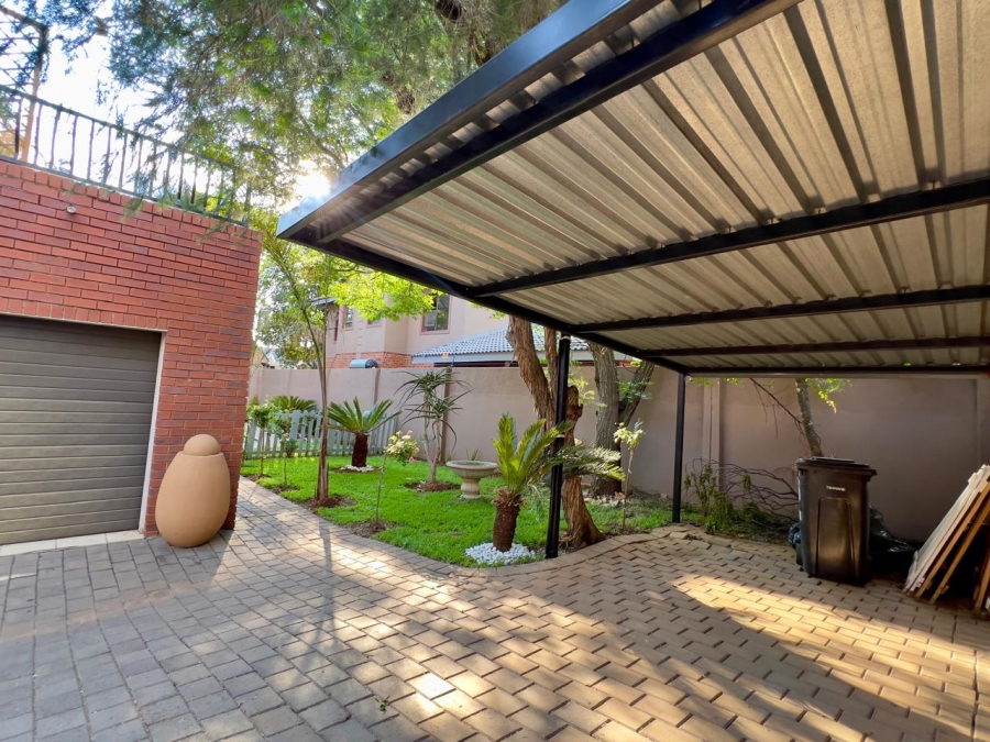 To Let 4 Bedroom Property for Rent in Waterkloof Ridge Gauteng