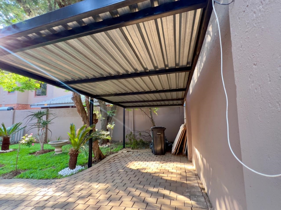 To Let 4 Bedroom Property for Rent in Waterkloof Ridge Gauteng