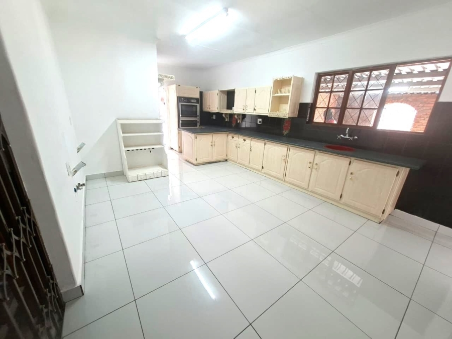 To Let Commercial Property for Rent in Wierda Park Gauteng