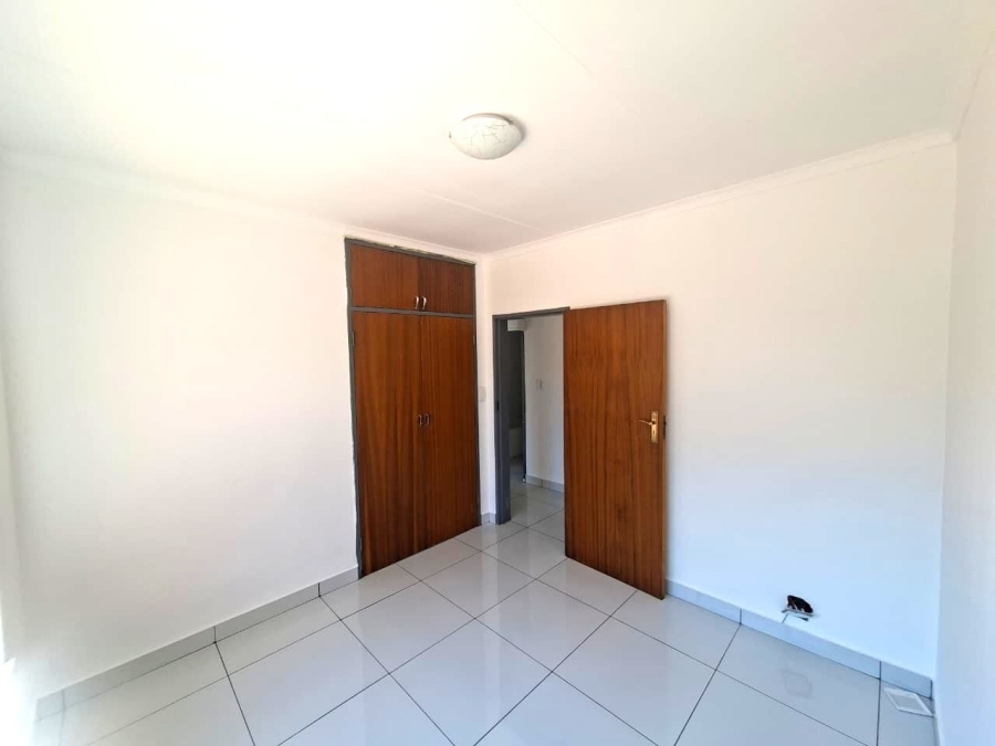 To Let Commercial Property for Rent in Wierda Park Gauteng