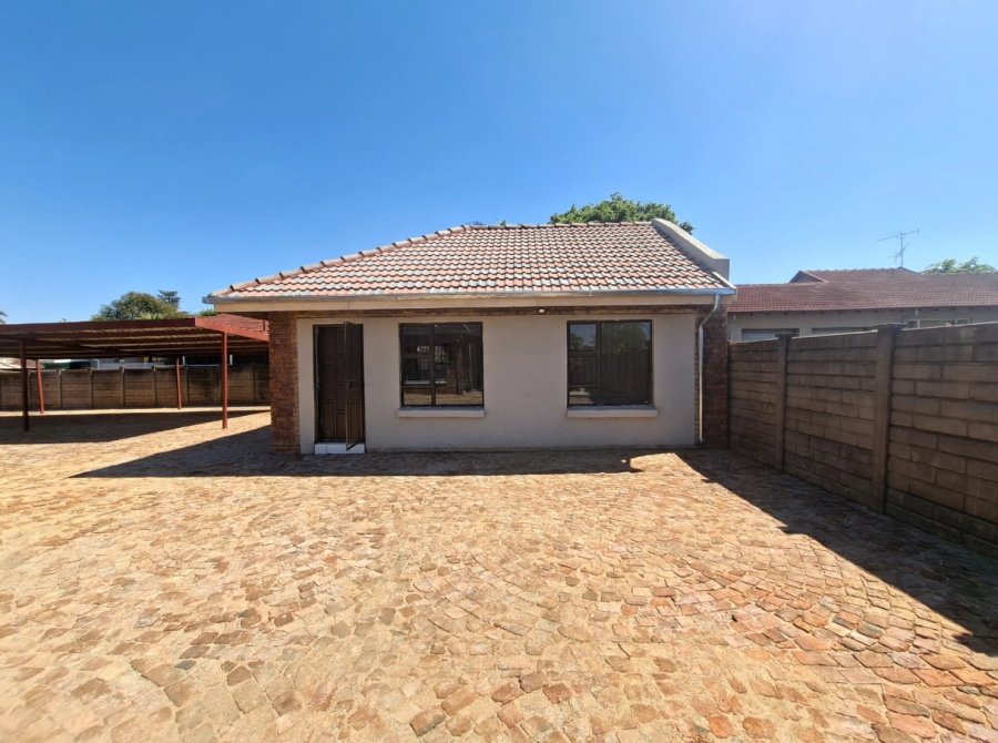 To Let Commercial Property for Rent in Wierda Park Gauteng