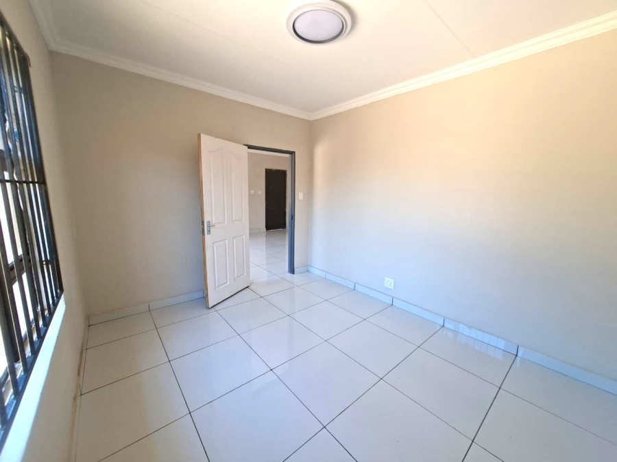 To Let Commercial Property for Rent in Wierda Park Gauteng