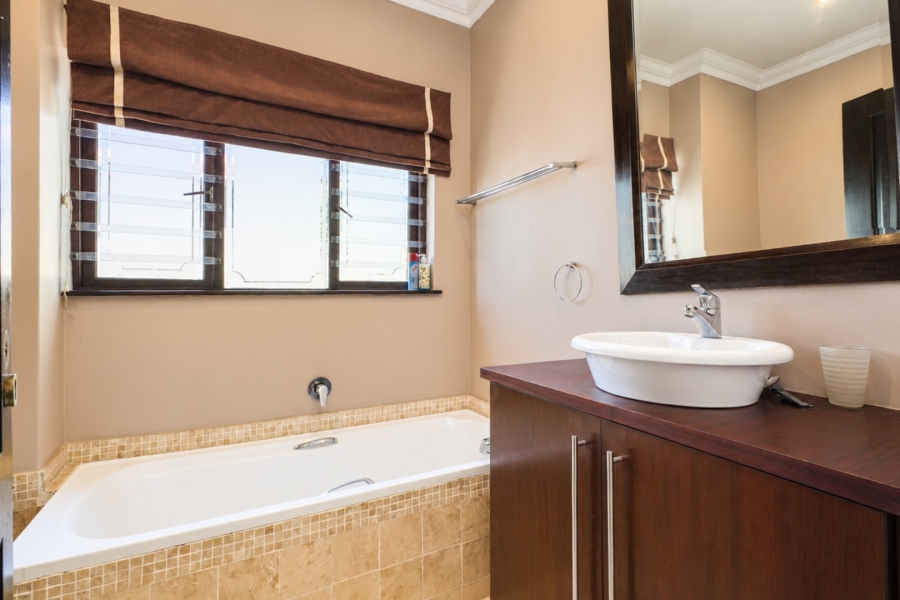 To Let 3 Bedroom Property for Rent in Beverley Gauteng