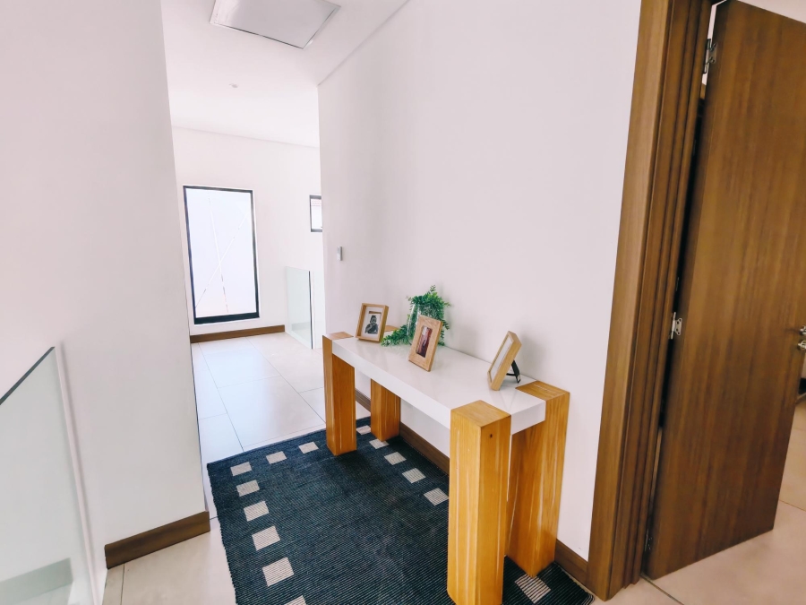 To Let 3 Bedroom Property for Rent in Sandown Gauteng