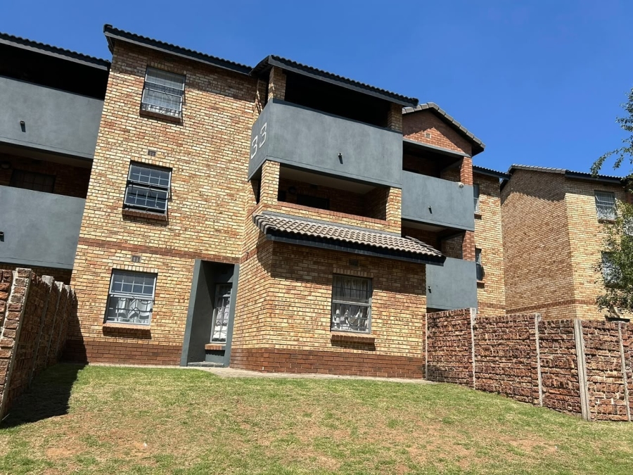 1 Bedroom Property for Sale in Noordwyk Gauteng