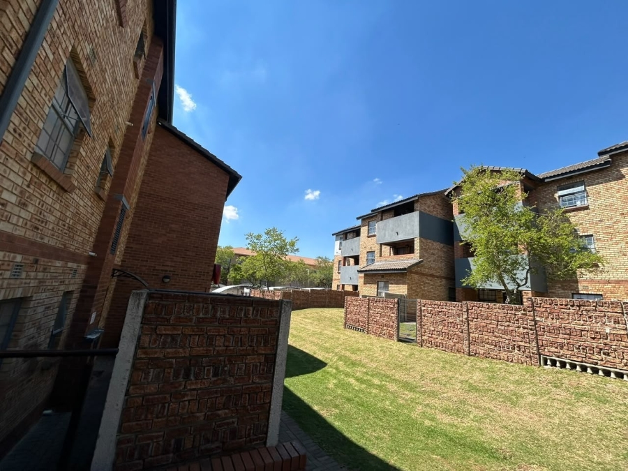 1 Bedroom Property for Sale in Noordwyk Gauteng
