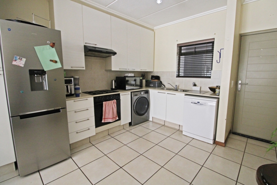 To Let 2 Bedroom Property for Rent in Bryanston Gauteng