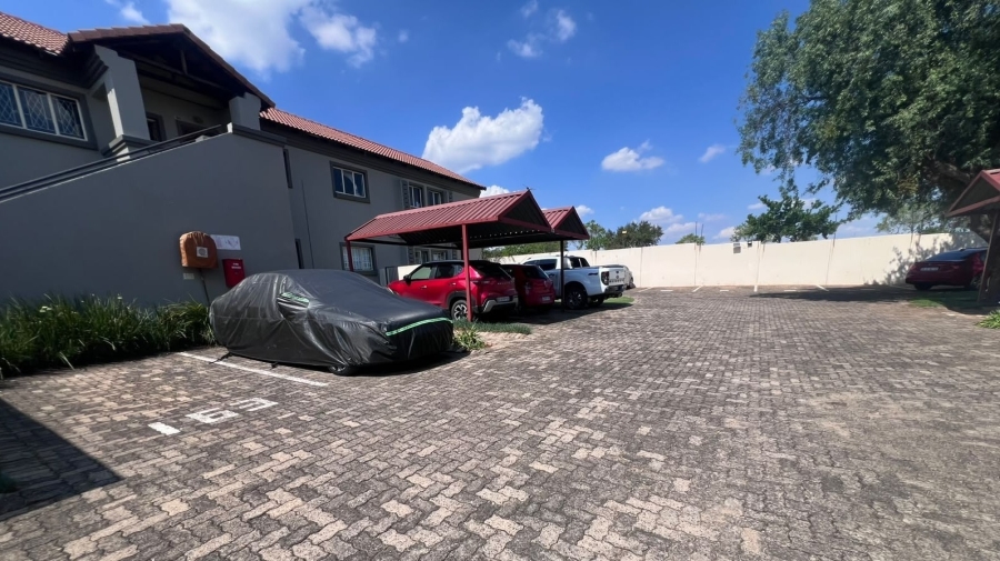 To Let 3 Bedroom Property for Rent in Country View Gauteng