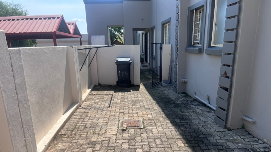 To Let 3 Bedroom Property for Rent in Country View Gauteng