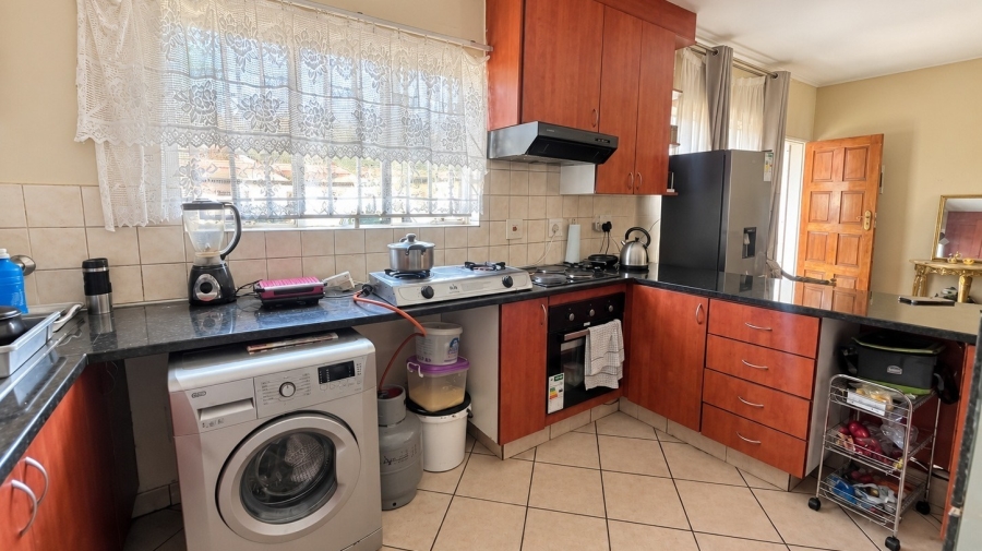 To Let 3 Bedroom Property for Rent in Country View Gauteng