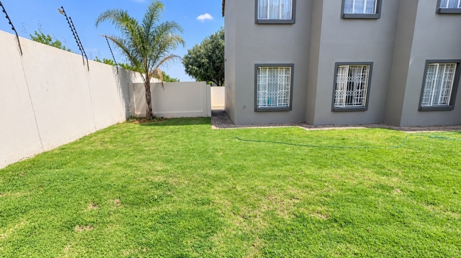 To Let 3 Bedroom Property for Rent in Country View Gauteng