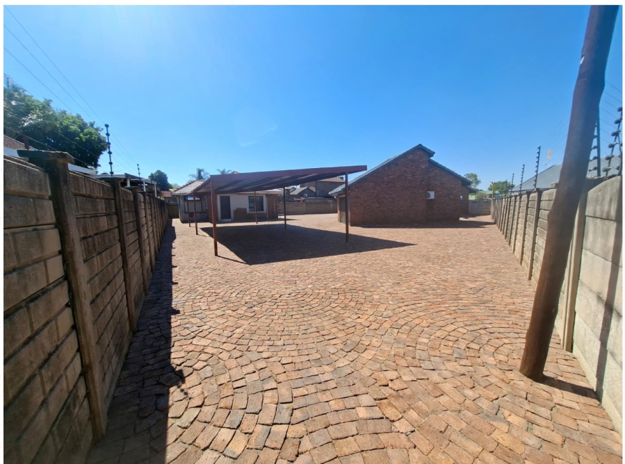 To Let 5 Bedroom Property for Rent in Wierda Park Gauteng