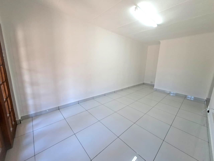 To Let 5 Bedroom Property for Rent in Wierda Park Gauteng